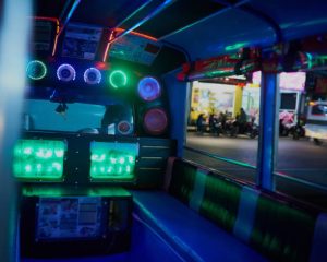 „Party bus nuoma” – 2023 metų Lietuvos vakarėlių trendas