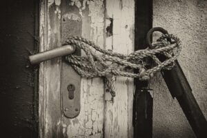 Taikos derybų užkulisiai: kas iš tiesų vyksta už uždarų durų