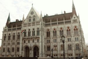 Seimo narių atlyginimai ir privilegijos