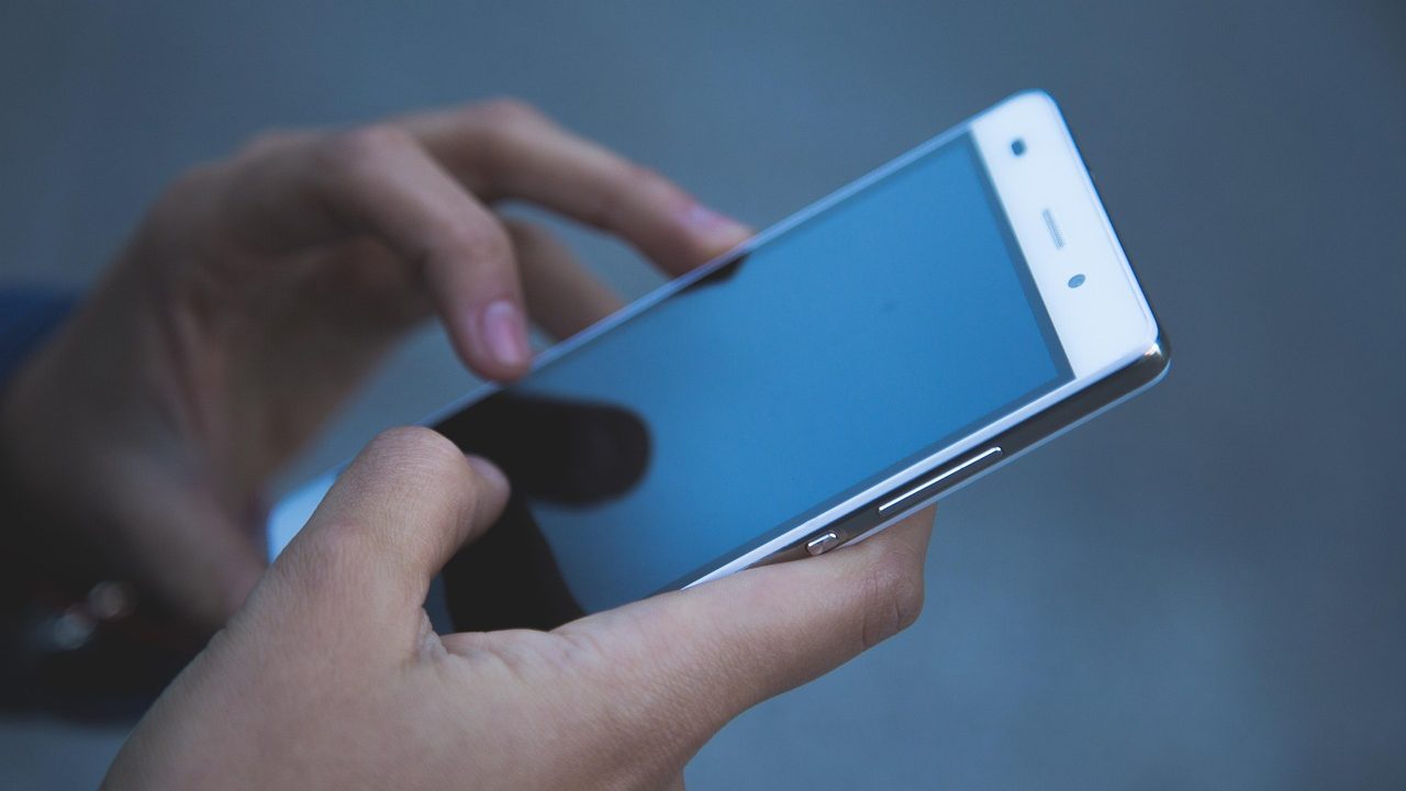 Sulankstomo „iPhone Duo“ ekranas įtrūko per šešias valandas: ką daryti, jei nutiktų jums